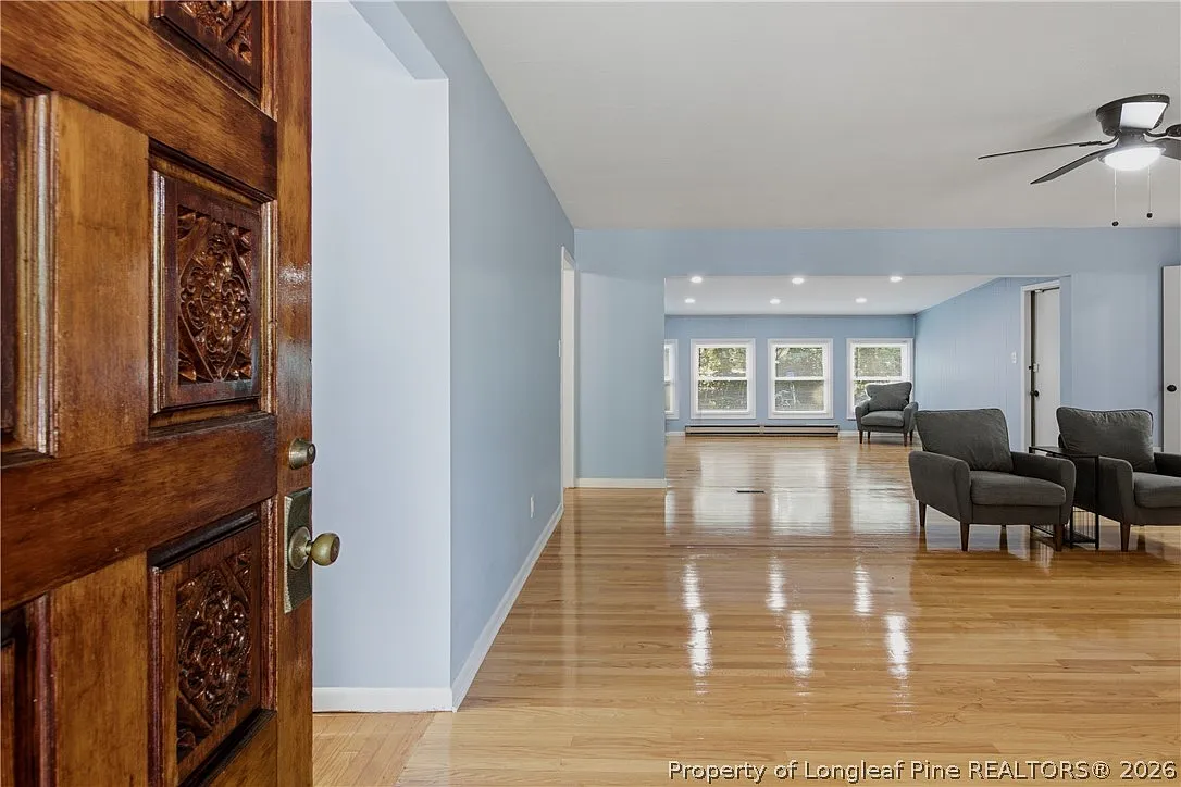 4 bed, 3.0 bath, 2423 sqft, $2,000 — Photo 3