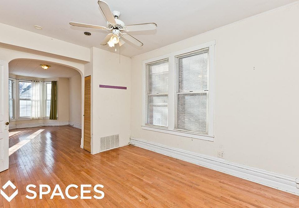 1st image of 1050 W Cornelia Ave #Twoa