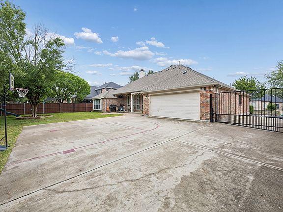 3rd image of 2810 Meadowside Dr