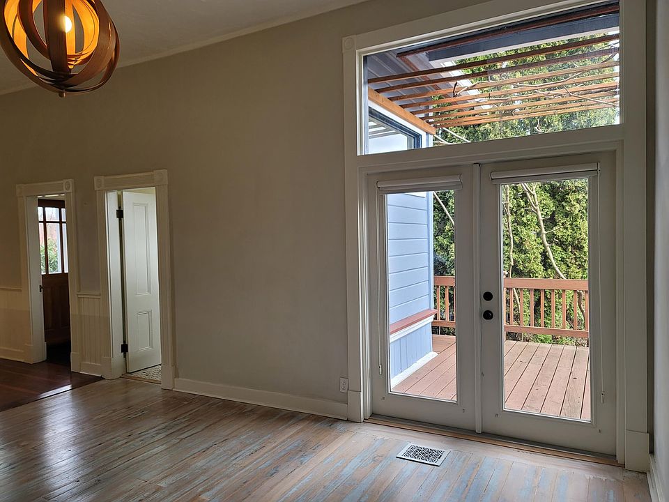 1st image of 3308 SW Corbett Ave #3308