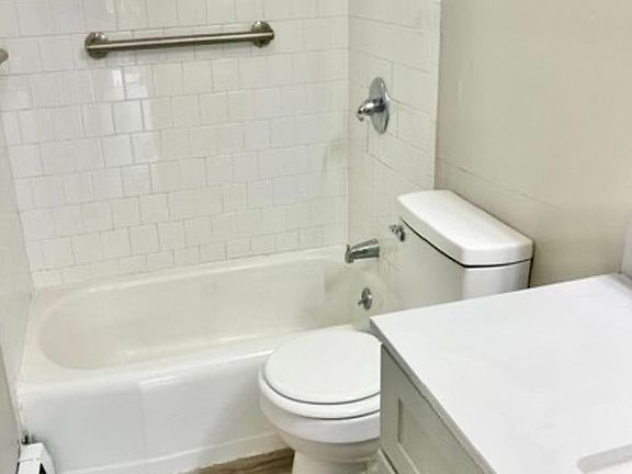 4th image of 35 Gloucester St #1
