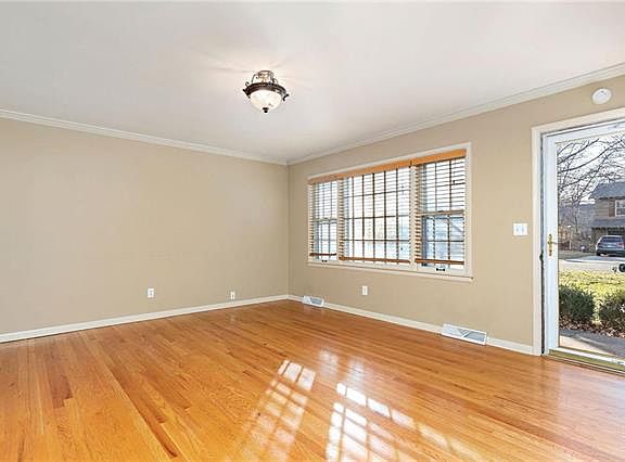 2nd image of 9249 Hemlock St