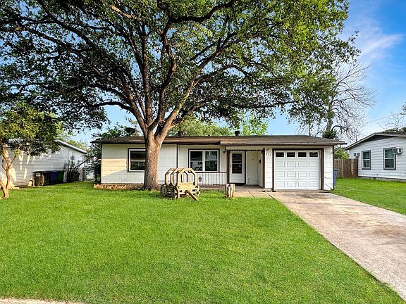 3rd image of 350 Storeywood Dr