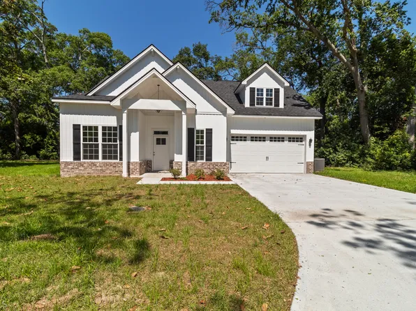 401 B N Caswell St, Glennville, GA 30427