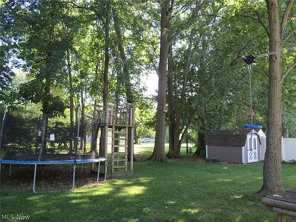 4th image of 461 Alexis Dr