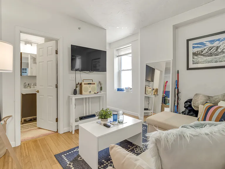35 N Margin St #4 — Photo 3