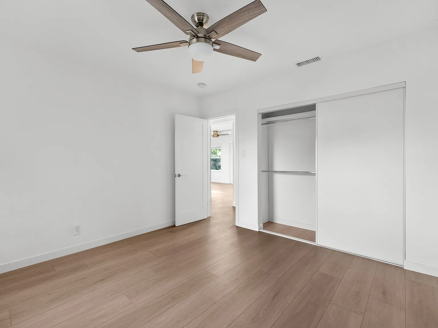 2 bed, 1100 sqft, $2,745 — Photo 4