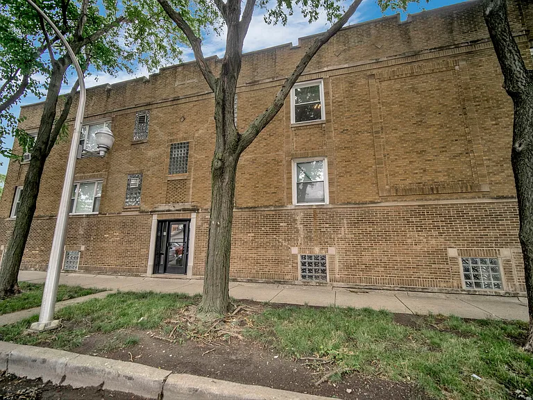 3234 W Waveland Ave #2 — Photo 22