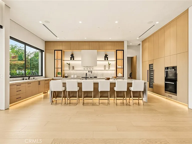 22924 Erwin St — Photo 15