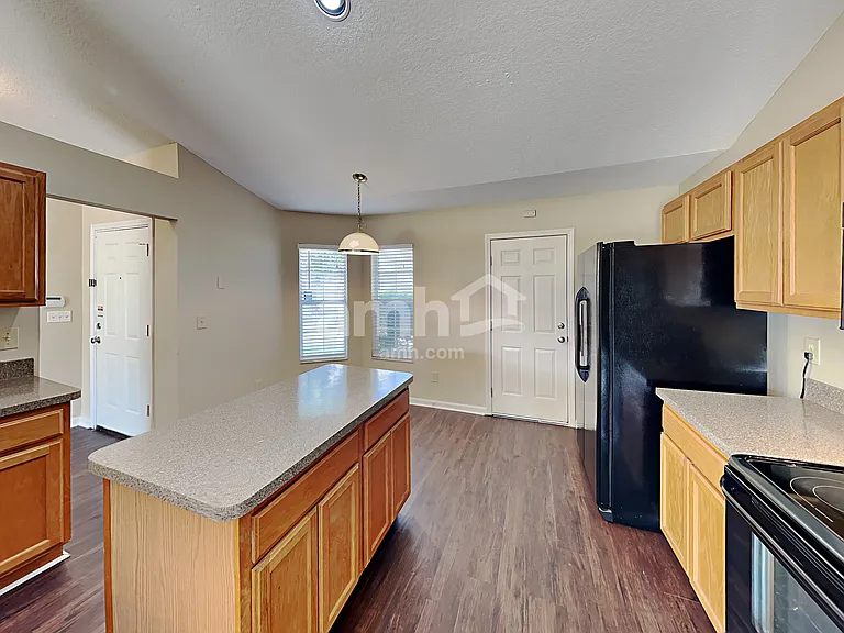 3206 Chantilly Ct — Photo 4