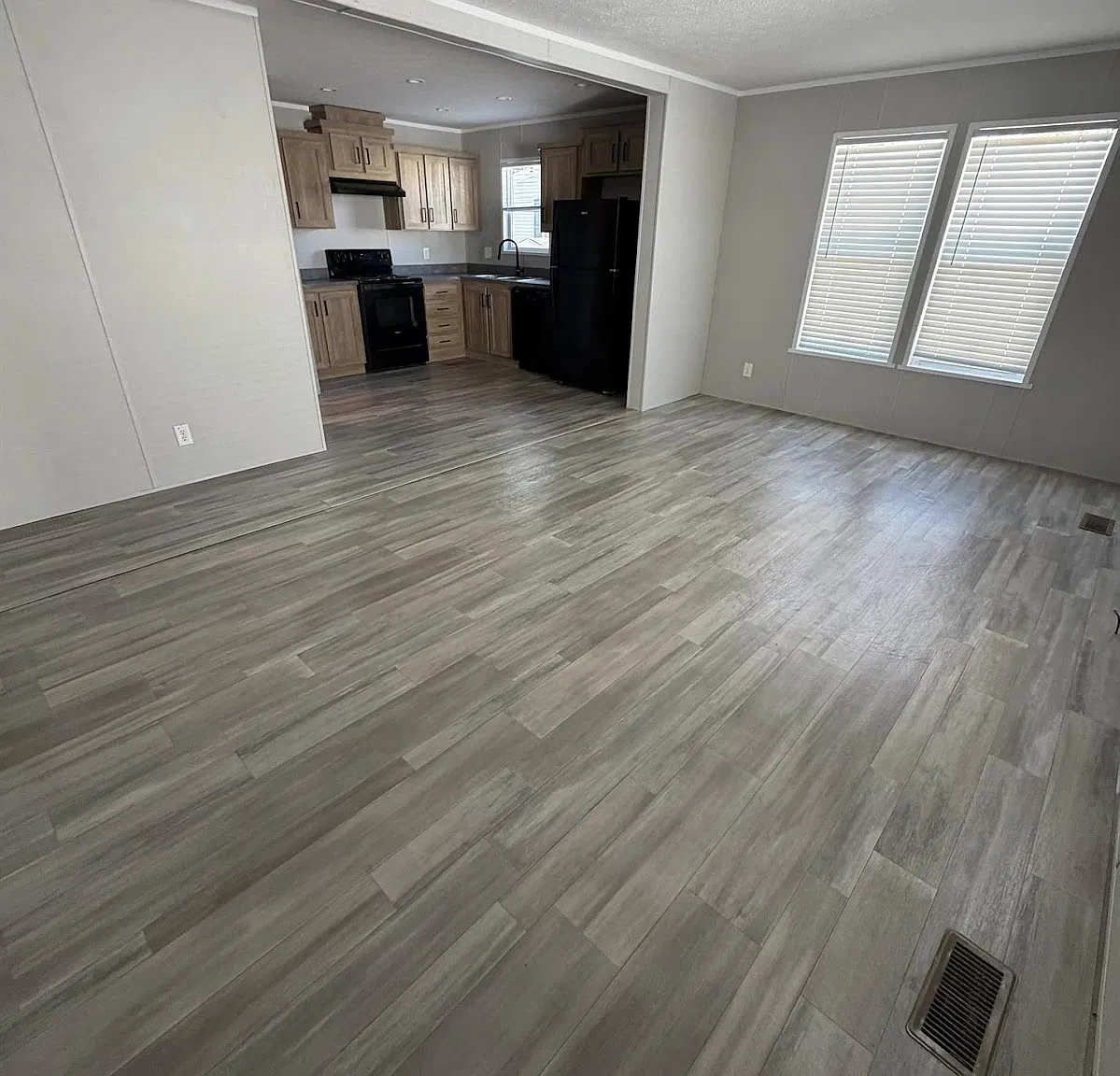 2 bed, 1.0 bath, 864 sqft, $1,350 — Photo 2