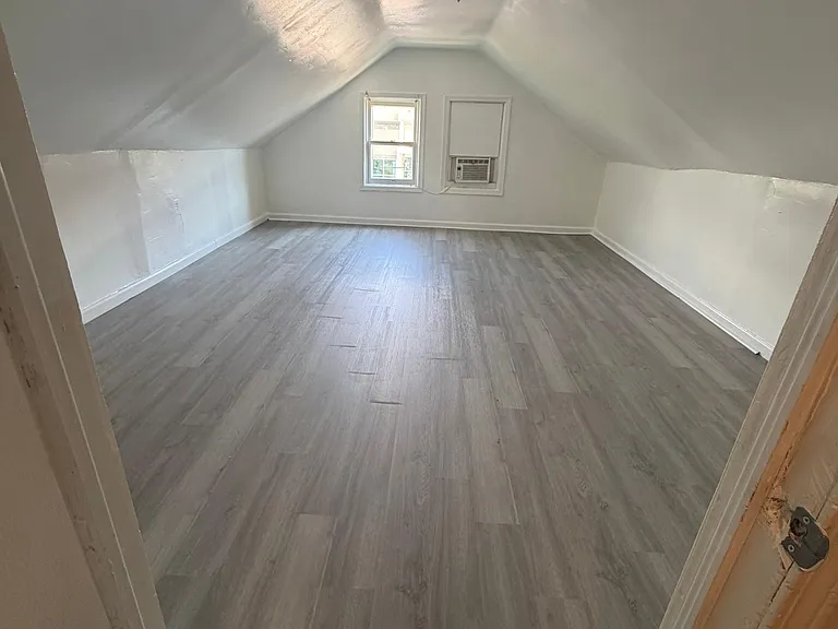 7810 Halle Ave — Photo 8