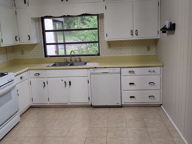 415 S Painter Rd — Photo 10