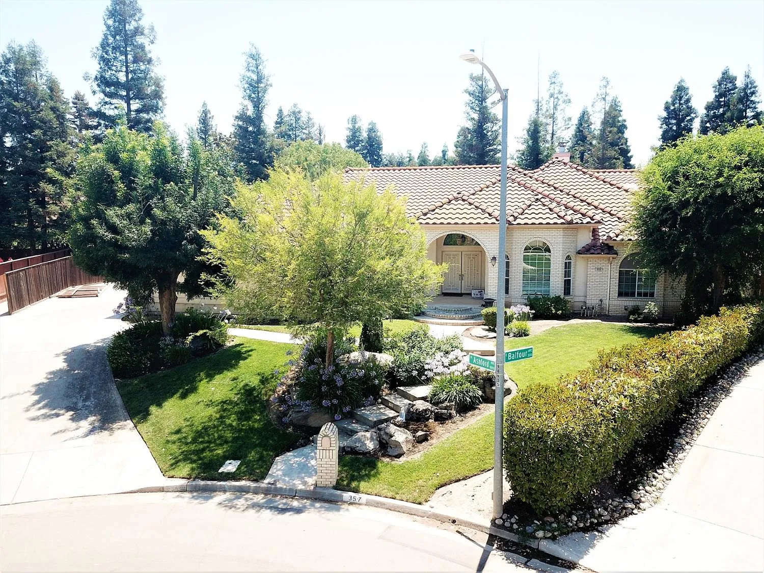 357 E Balfour Ave photo 1