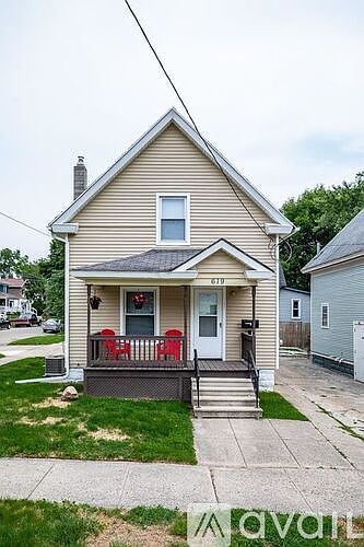 1st image of 619 Backus St