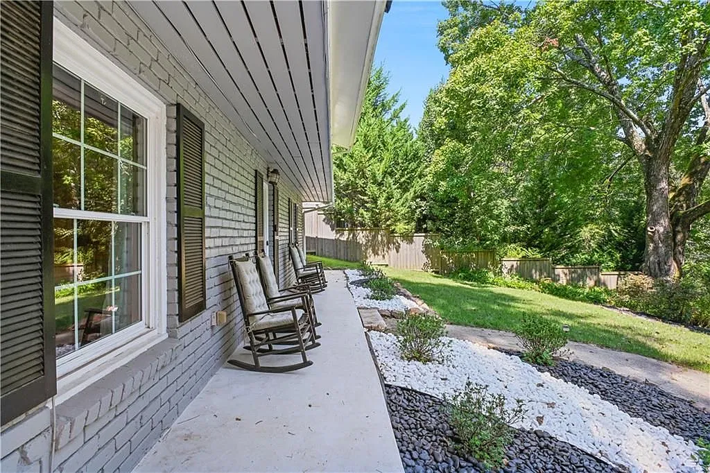 5 bed, 4.0 bath, 3076 sqft, $4,900 — Photo 3