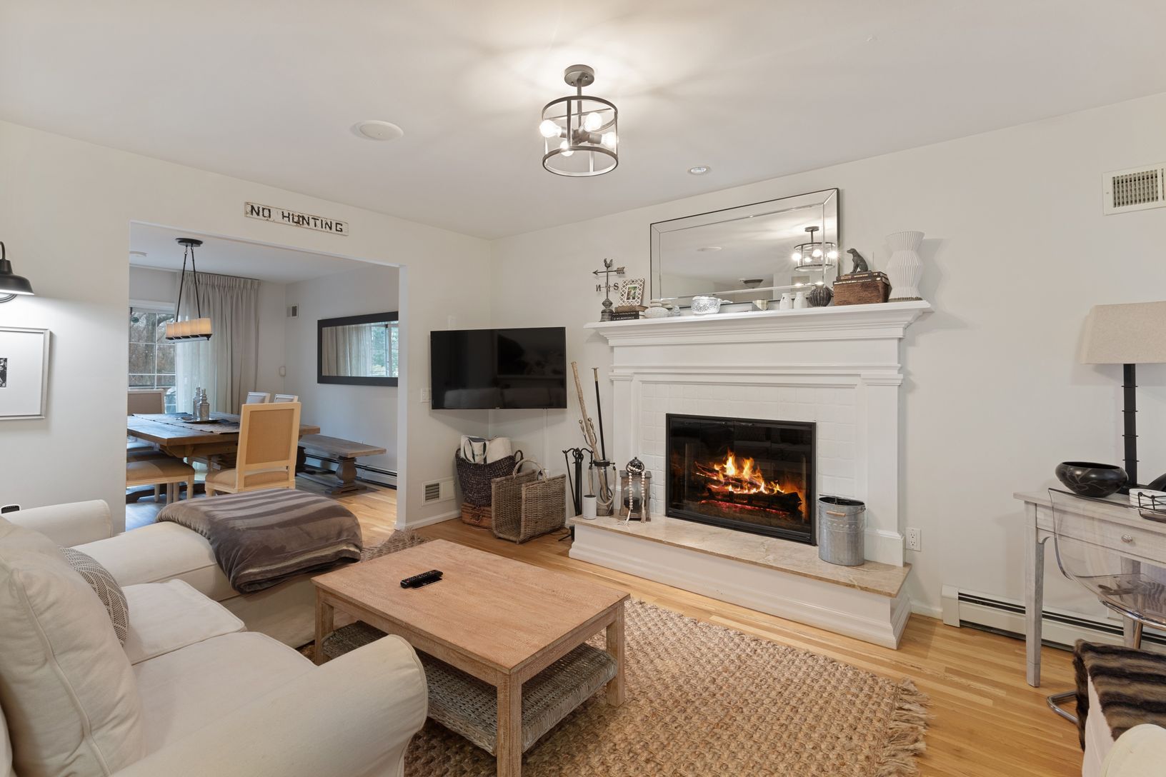  COZY LIVING ROOM AND FIREPLACE