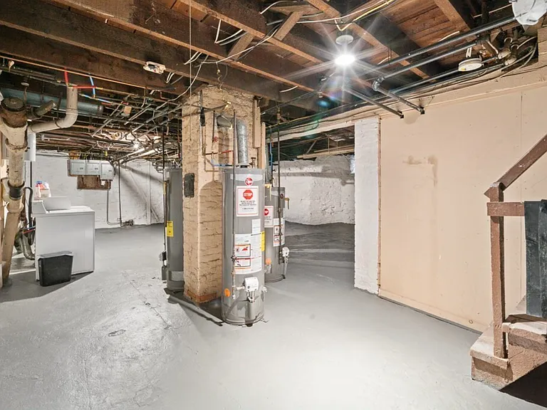 17 Dow St #2 — Photo 11