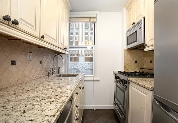 5th image of 220 Madison Ave APT 3J