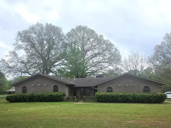 121 W Lee St, Mineral Springs, AR 71851