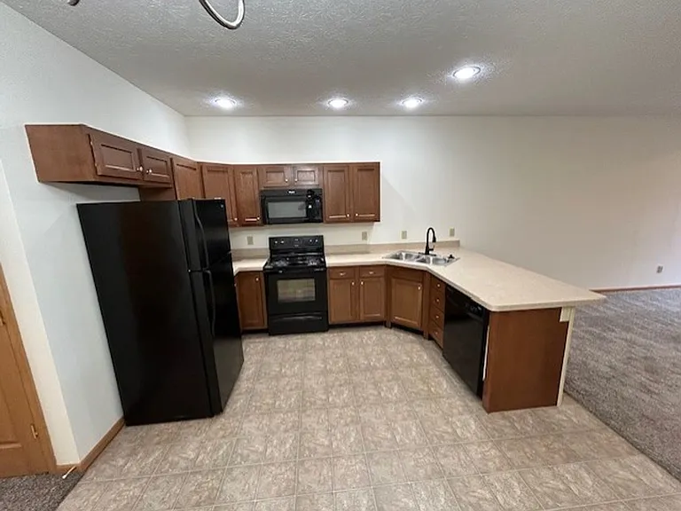 1530 Williamsburg Pl #B — Photo 6