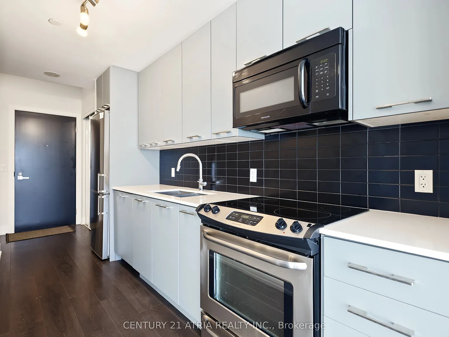 Xpression Condos — Photo 3