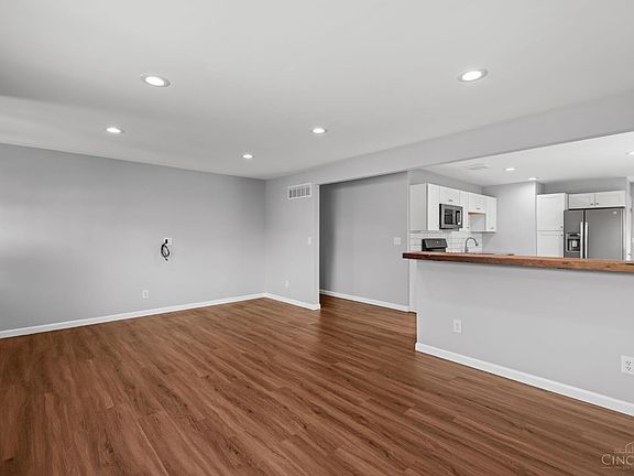 4th image of 2121 Dale Rd
