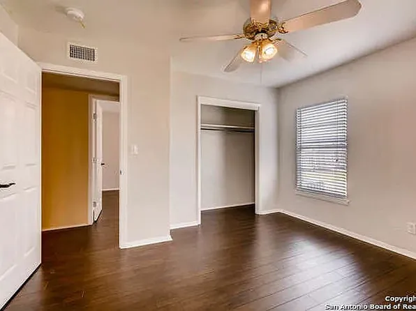 86 Wayside Dr, San Antonio, TX 78213