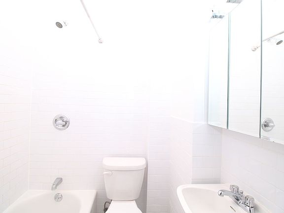 4th image of 40 1/2 Saint Marks Pl APT 3