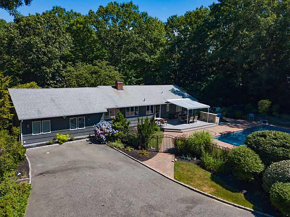 2nd image of 10 E Woodland Dr