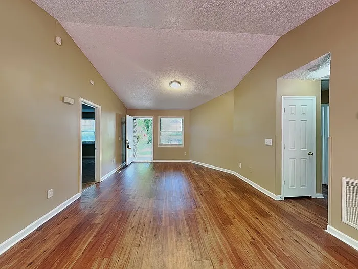 3 bed, 2.0 bath, 1148 sqft, $1,525 — Photo 4