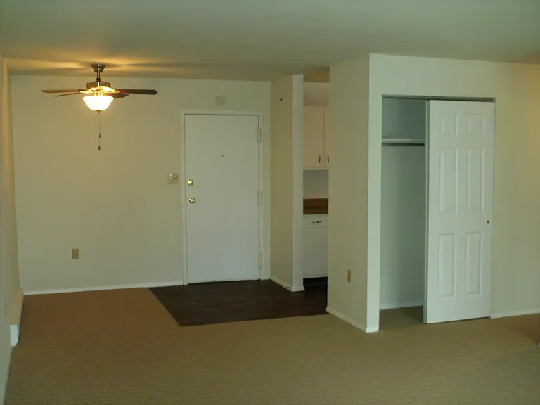 Gaslight Apartments — Photo 24