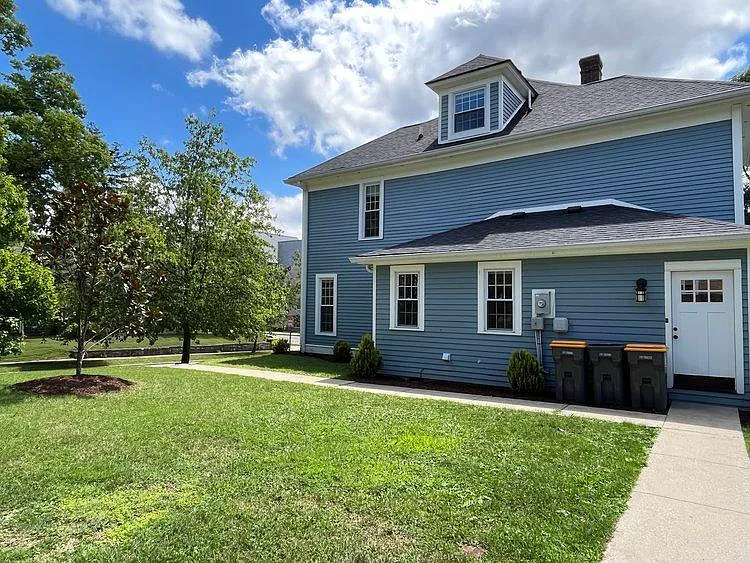 6 bed, 3243 sqft, $9,600 — Photo 3