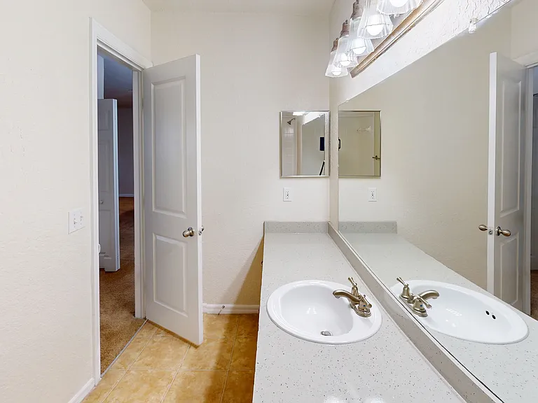 The Breyley Apartments — Photo 38