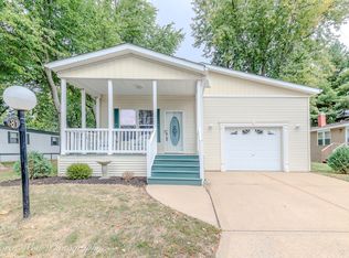 81 Birch Dr, Sandwich, IL 60548