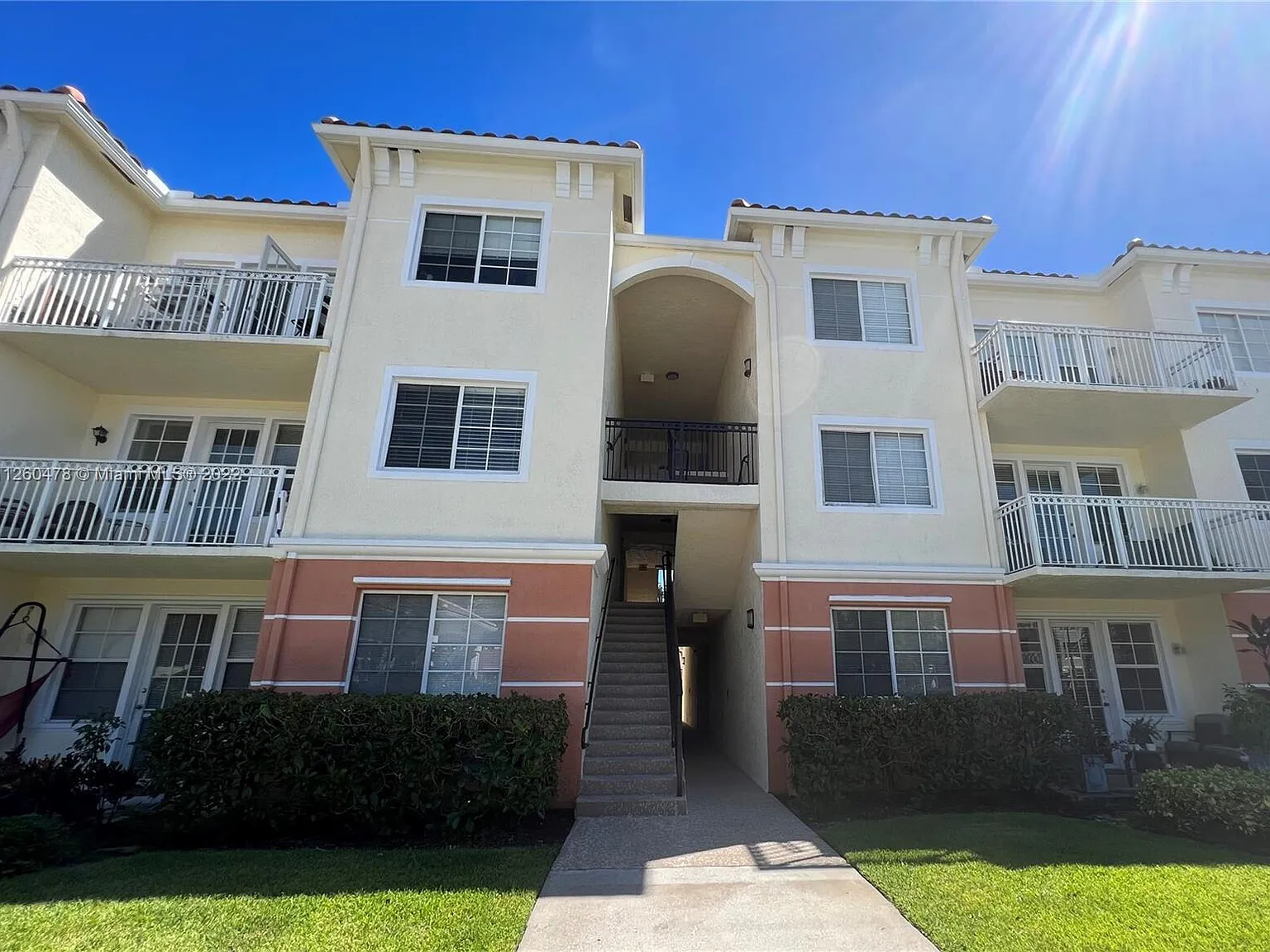 1 bed, 1.0 bath, 932 sqft, $1,735 — Photo 3
