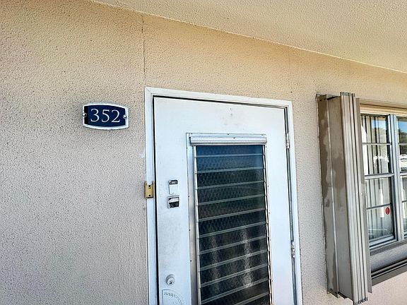 3rd image of 352 Southampton C