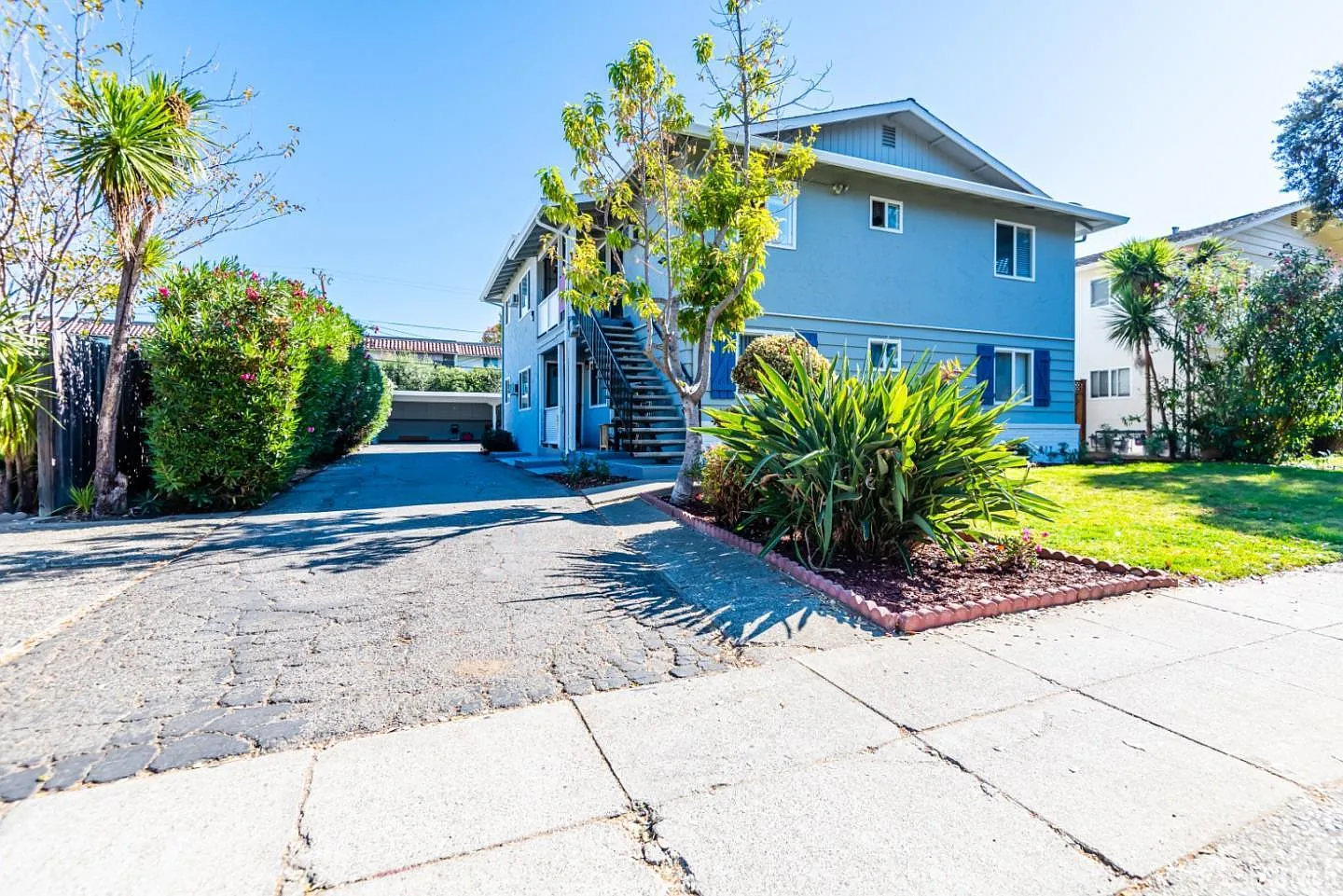 2 bed, 1.0 bath, 700 sqft, $3,000 — Photo 1