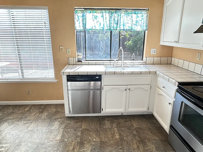 2927 Calle De La Mesa — Photo 11