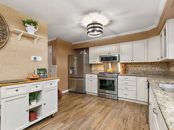5th image of 1394 Laurel Oaks Dr