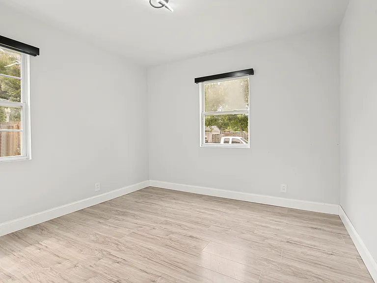 1301 Cardinal St — Photo 15