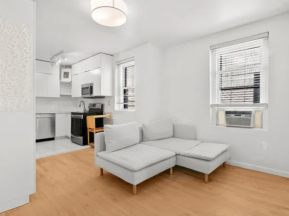 21-27 33rd St #5F, Astoria, NY 11105