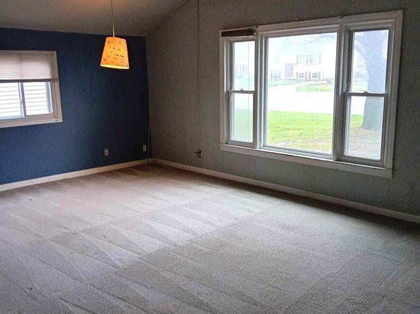8876 N Sheldon Rd, Plymouth, MI 48170