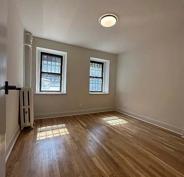 245 E 33rd St #1 — Photo 9