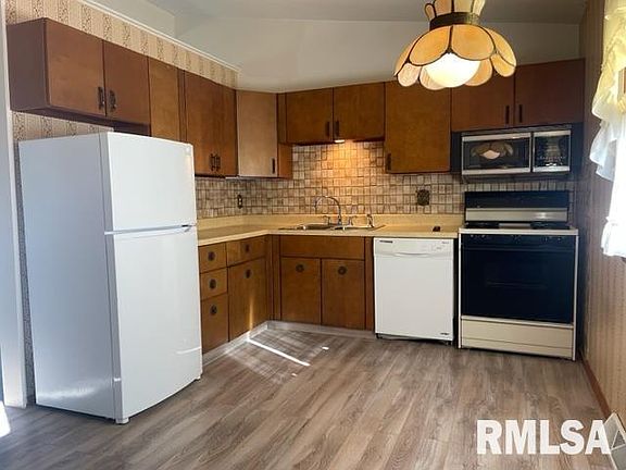 4th image of 1915 W 69th St