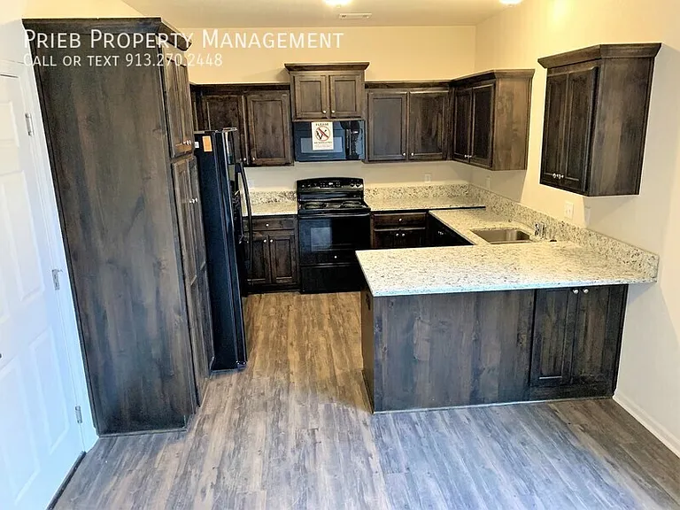 21652 W 126th Ter #21 — Photo 6