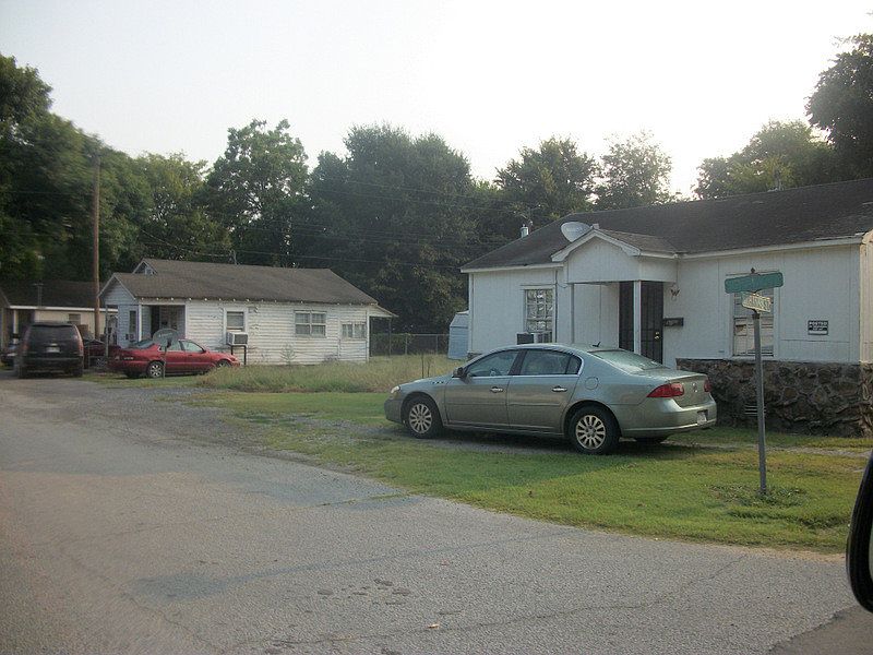 2nd image of 405-420 S Gray St #424