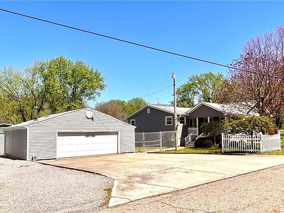3rd image of 4222 Central Ave