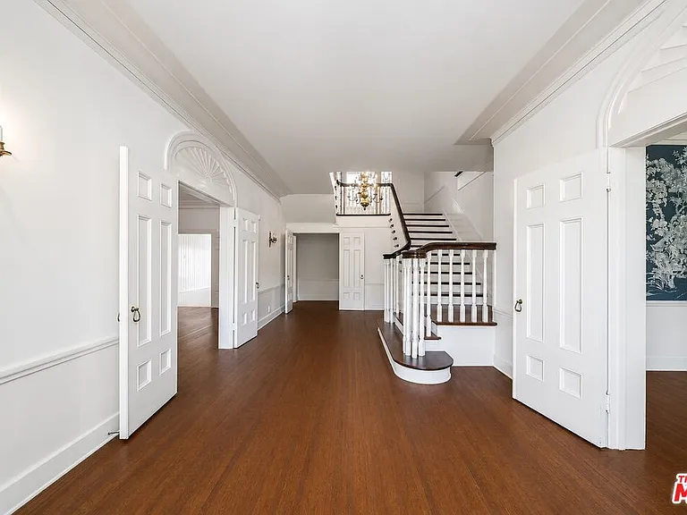 809 N Bedford Dr — Photo 9