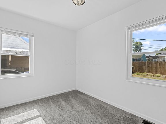 5th image of 1091 Rosewood Ave